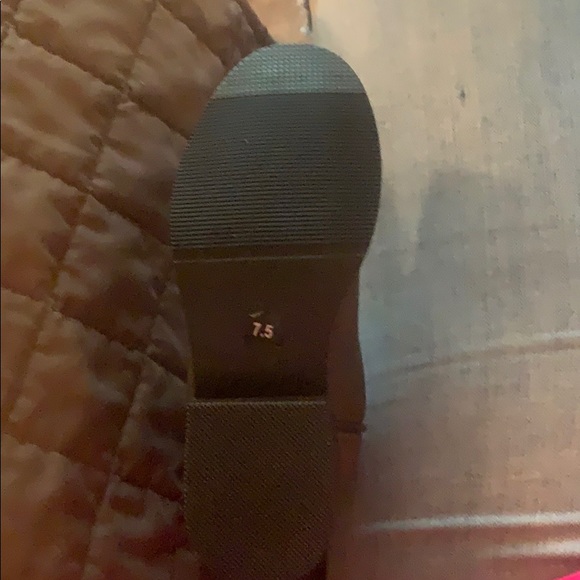 Todler boots 7.5 - Picture 2 of 2